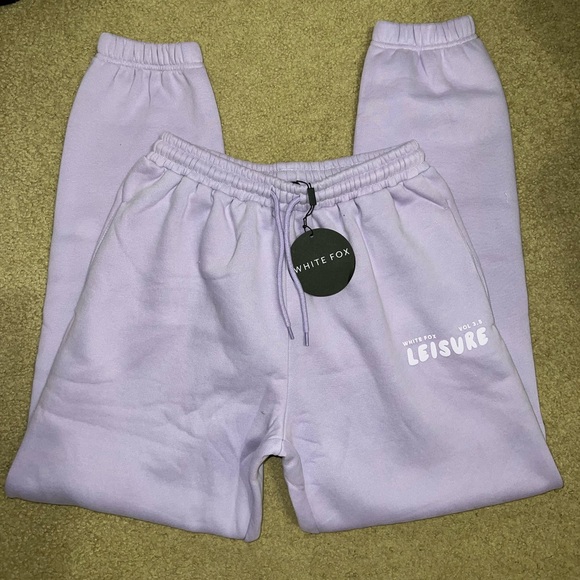 White Fox Boutique Leisure Series Tee Shirt & Sweatpants Set - Picture 13 of 15